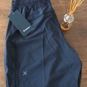 Black Lululemon Men’s Pace Breaker Short 7” Size L